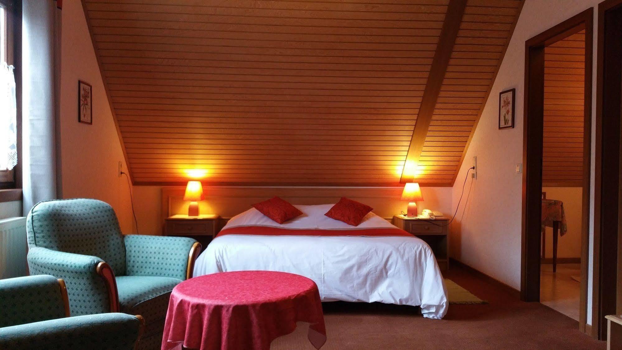 Hotel La Sapinière Wisques Esterno foto